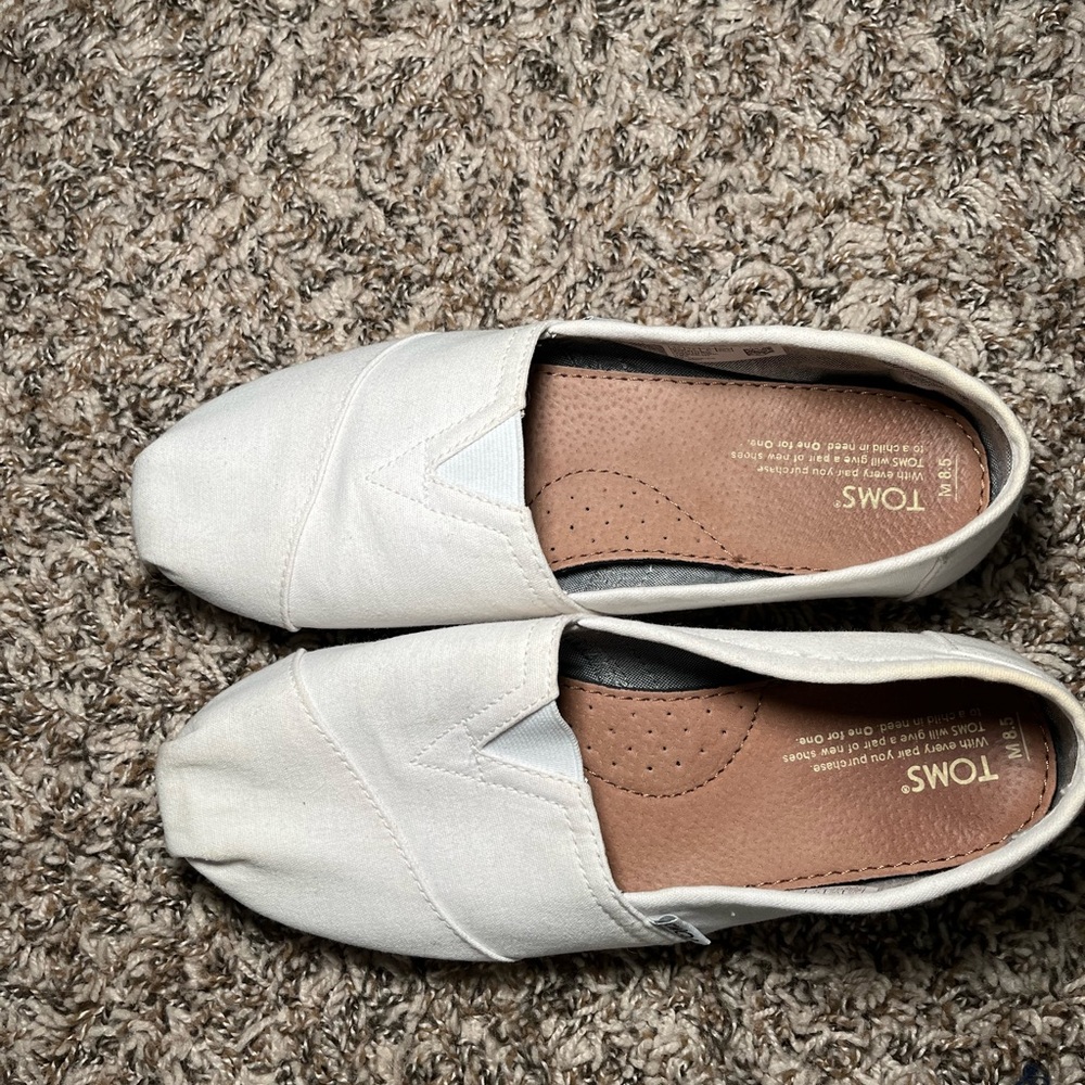 White TOM’S Size 8.5